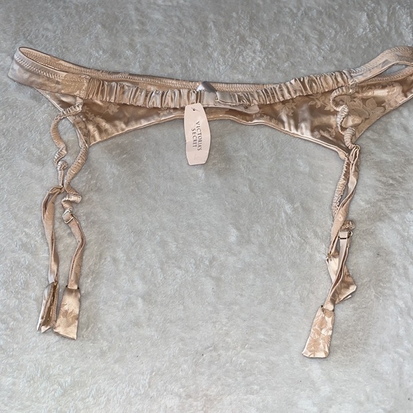 NWOT Beige Brocade Victoria Secret Garter Belt - Picture 4 of 11